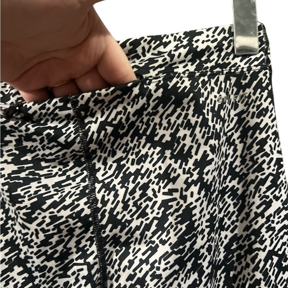 XS Nike dri- fit NWOT Pronto Essential Cropped Ladies Running Tights/Leggings - Picture 4 of 6